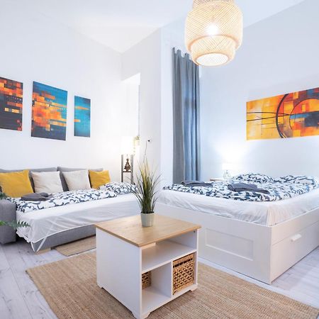 Studio In The Heart Of Party District Ka28 Βουδαπέστη Εξωτερικό φωτογραφία